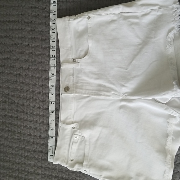 GAP white denim 3" shorts raw hem size 30/10 - Picture 5 of 8